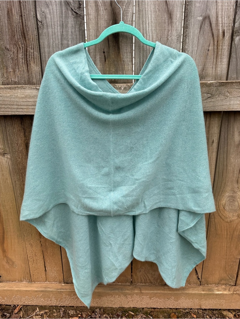 Minnie Rose cashmere light blue cape
